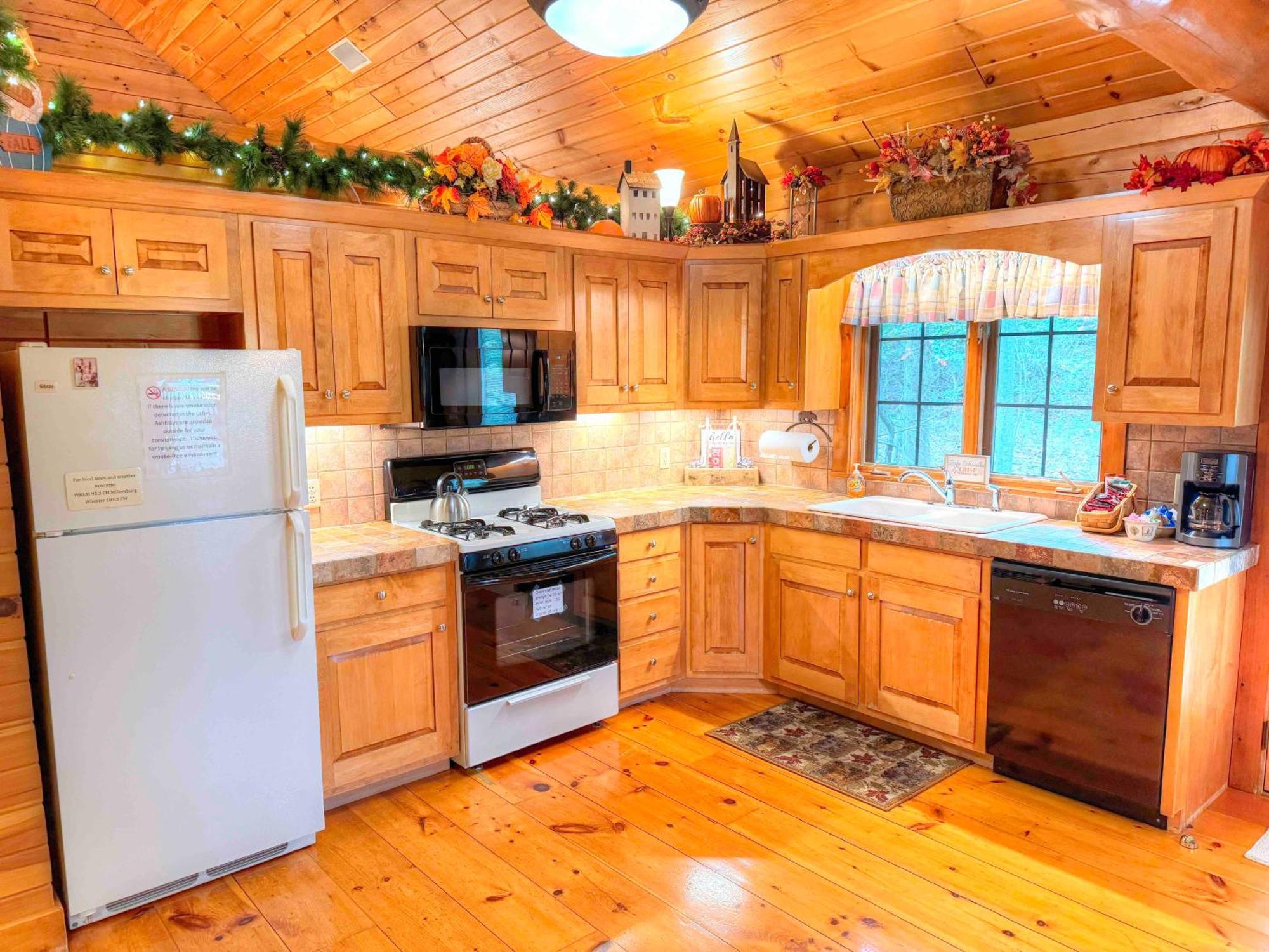 Ferngully Creek Cabins Millersburg Exterior photo
